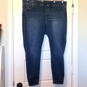 Torrid Sz 3 Lean Jean strechy with tummy control panel!